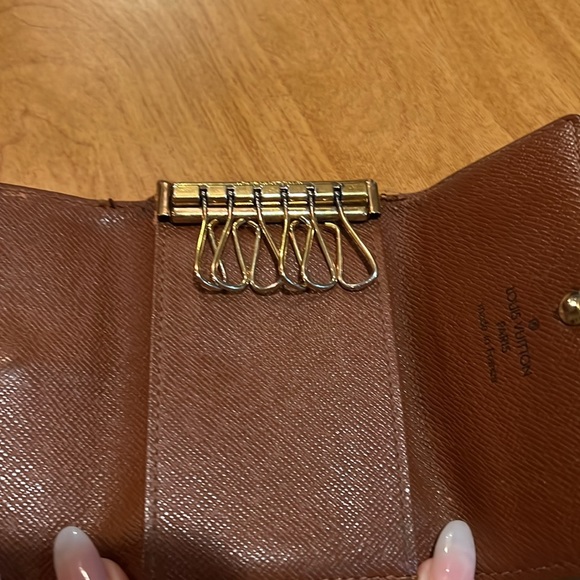 Louis Vuitton 5 Key Holder - Picture 6 of 10